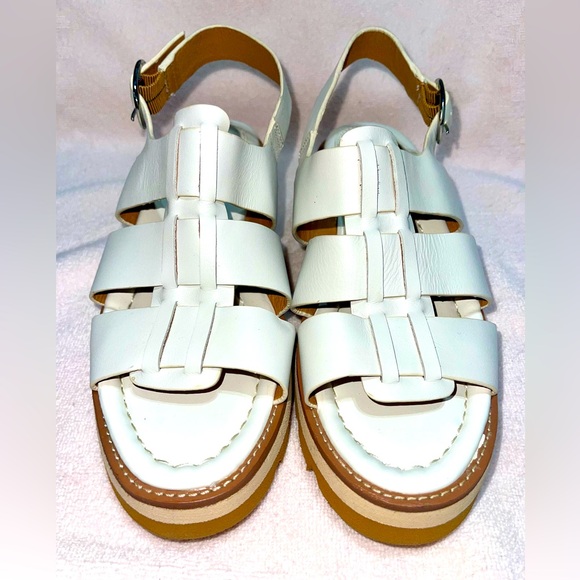 "SOFFT" LADIES PLATFORM SANDAL WITH BUCKLE IN WHITE, SUPER COMFORTABLE; SIZE 9M - Picture 2 of 5